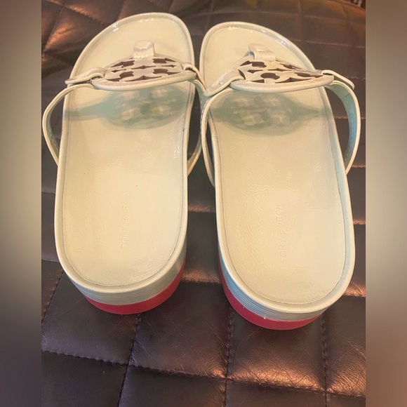 Tory Burch Miller Cloud Lug Patent Leather sandals in green with red soles - Picture 4 of 7